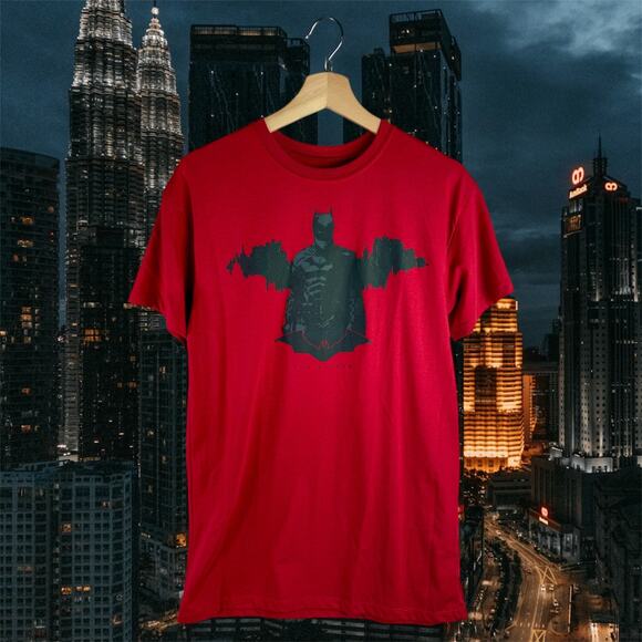 3/$20 THE BATMAN Men's Small DC Comics Red Cotton Poly Blend S/S Graphic T-Shirt - Picture 1 of 5